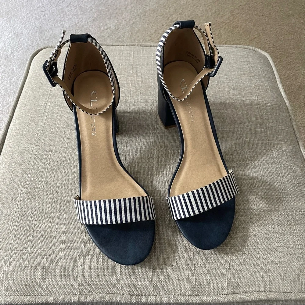 CL by Laundry Blue and white Heels Elegant Design 8.5 - Picture 1 of 8